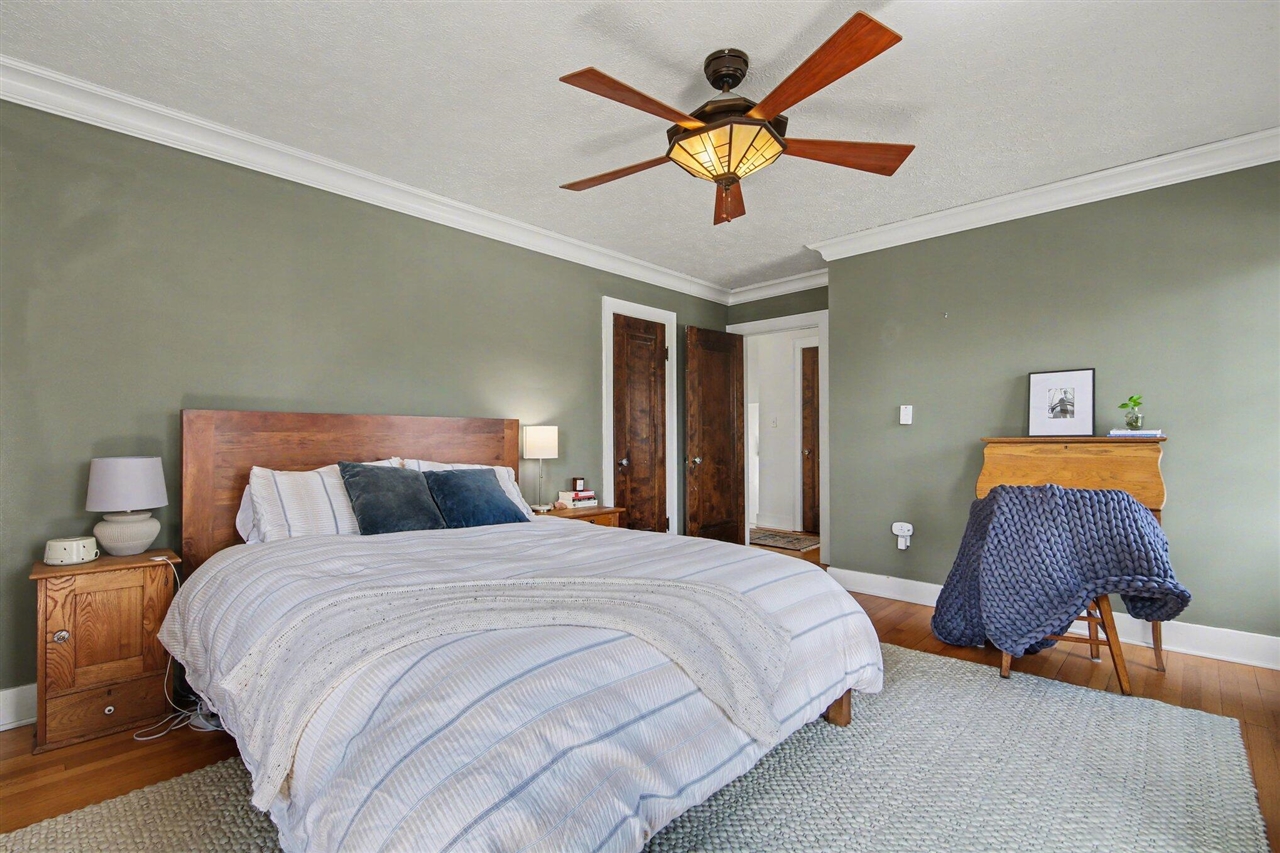 905 Giddings Avenue, Grand Rapids, MI, 49506-3203