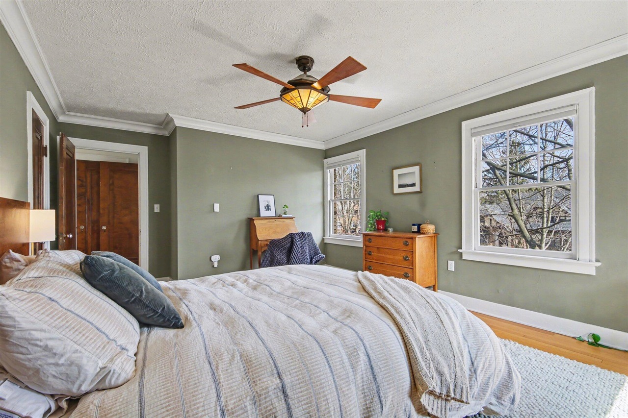 905 Giddings Avenue, Grand Rapids, MI, 49506-3203