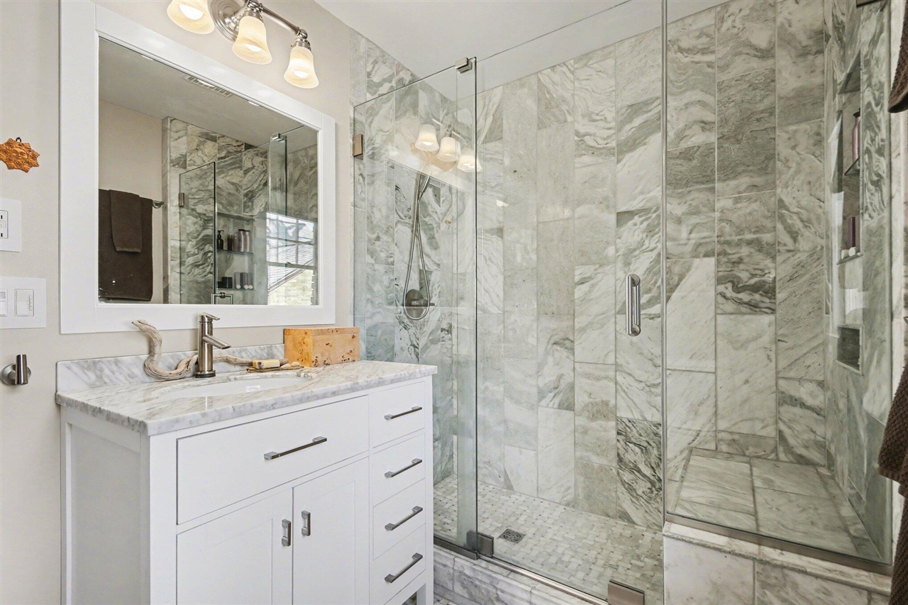 905 Giddings Avenue, Grand Rapids, MI, 49506-3203