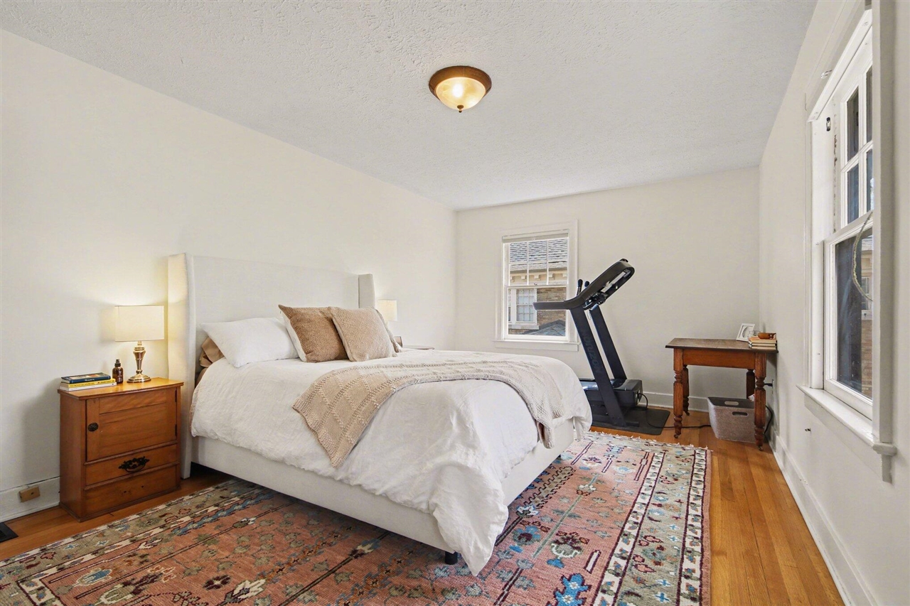 905 Giddings Avenue, Grand Rapids, MI, 49506-3203