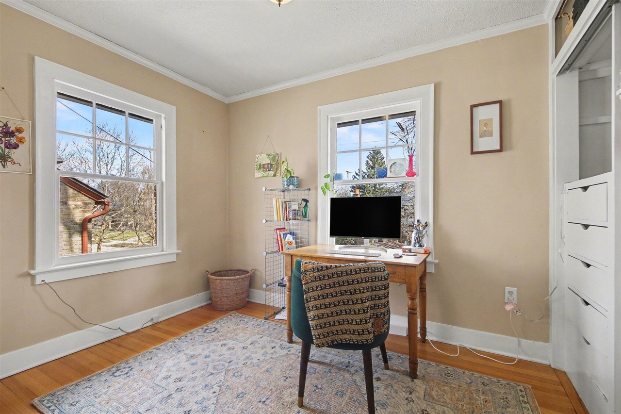 905 Giddings Avenue, Grand Rapids, MI, 49506-3203