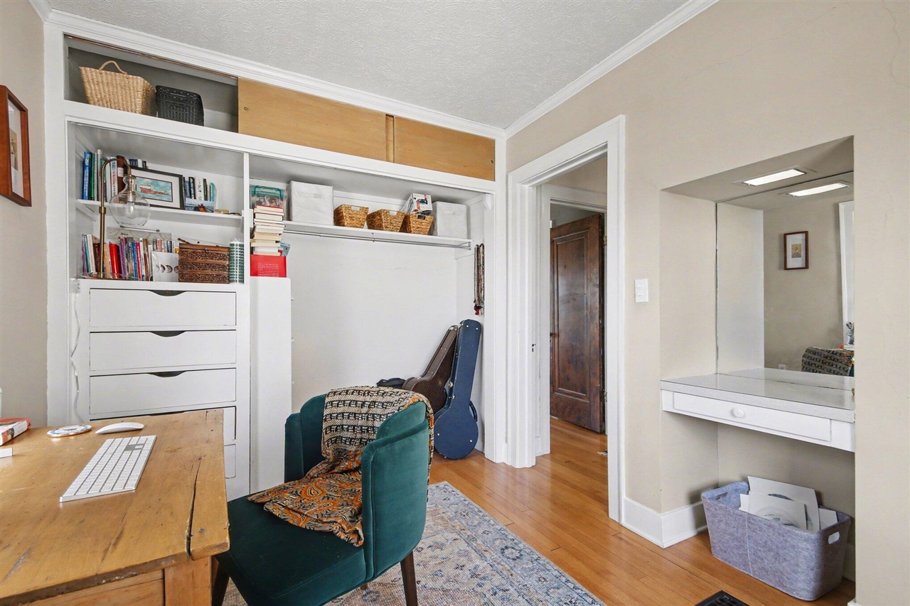 905 Giddings Avenue, Grand Rapids, MI, 49506-3203