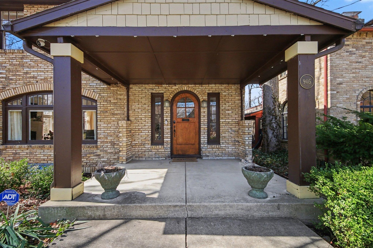 905 Giddings Avenue, Grand Rapids, MI, 49506-3203