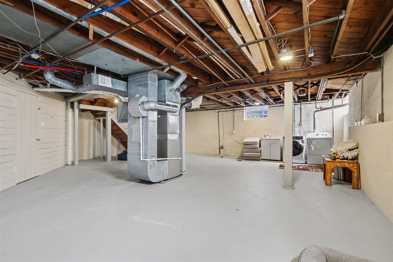 905 Giddings Avenue, Grand Rapids, MI, 49506-3203