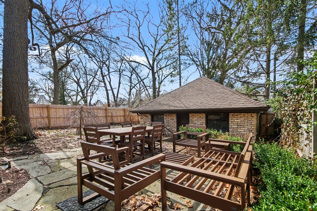 905 Giddings Avenue, Grand Rapids, MI, 49506-3203