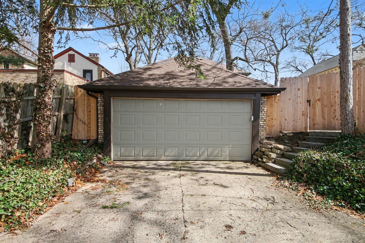 905 Giddings Avenue, Grand Rapids, MI, 49506-3203