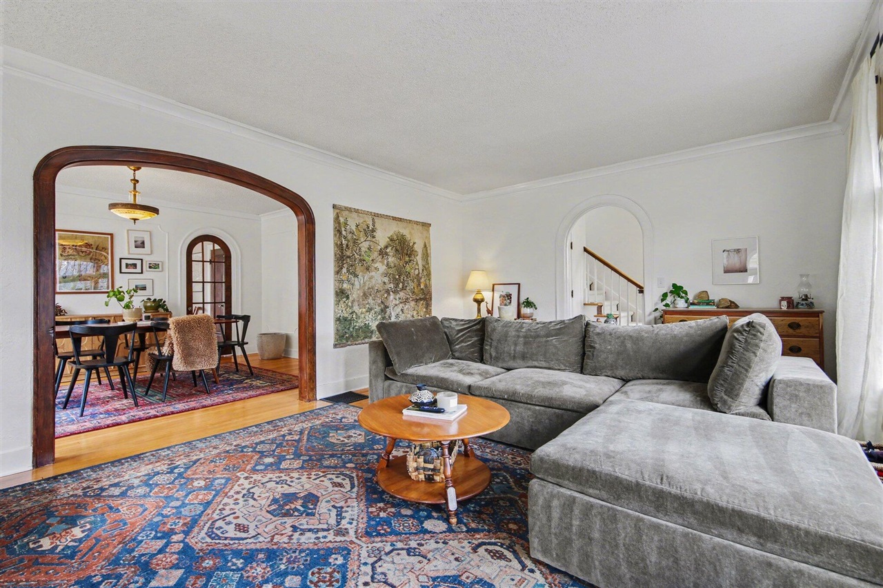 905 Giddings Avenue, Grand Rapids, MI, 49506-3203