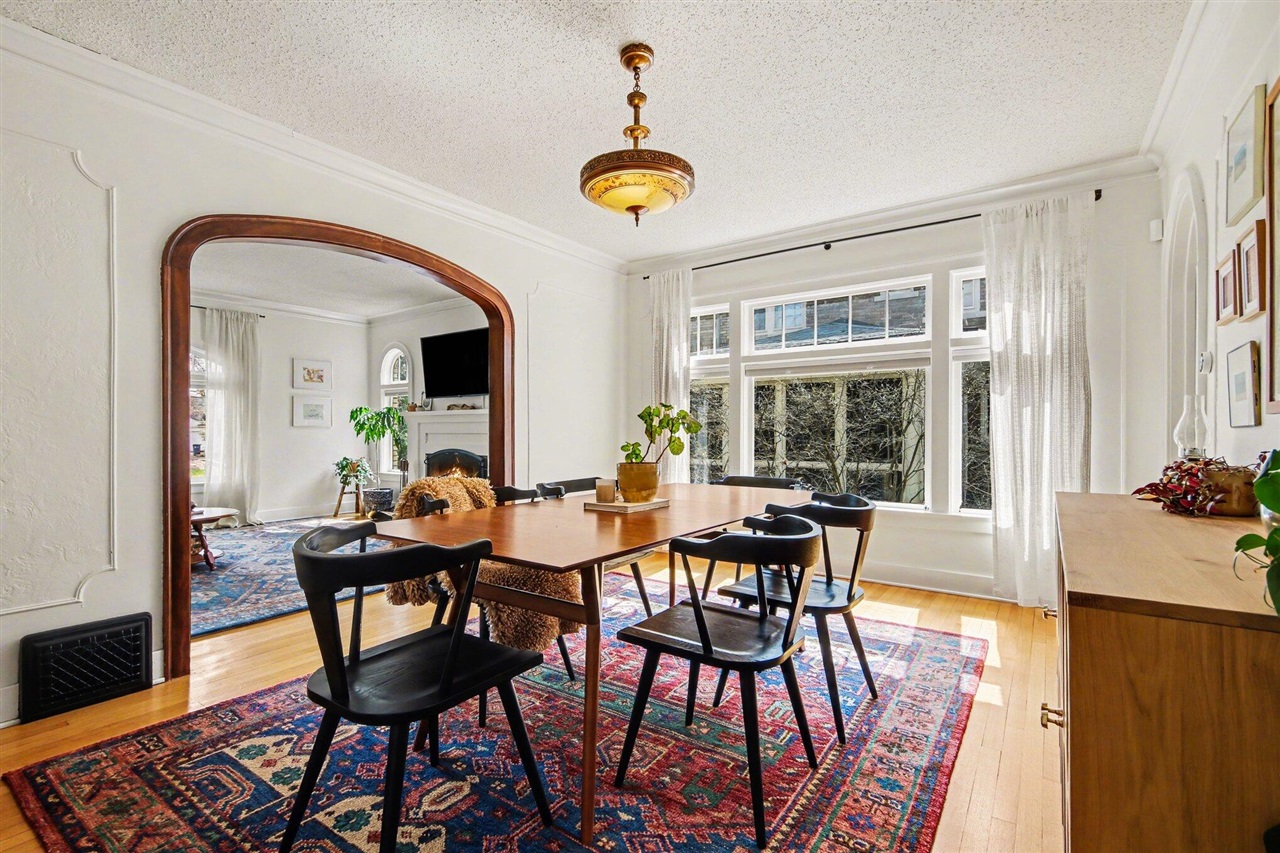 905 Giddings Avenue, Grand Rapids, MI, 49506-3203