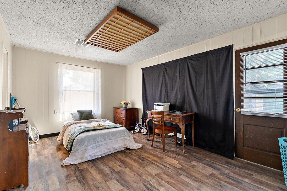 724 Columbia Avenue, Holland, MI, 49423-5152