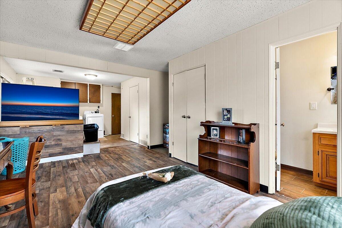 724 Columbia Avenue, Holland, MI, 49423-5152