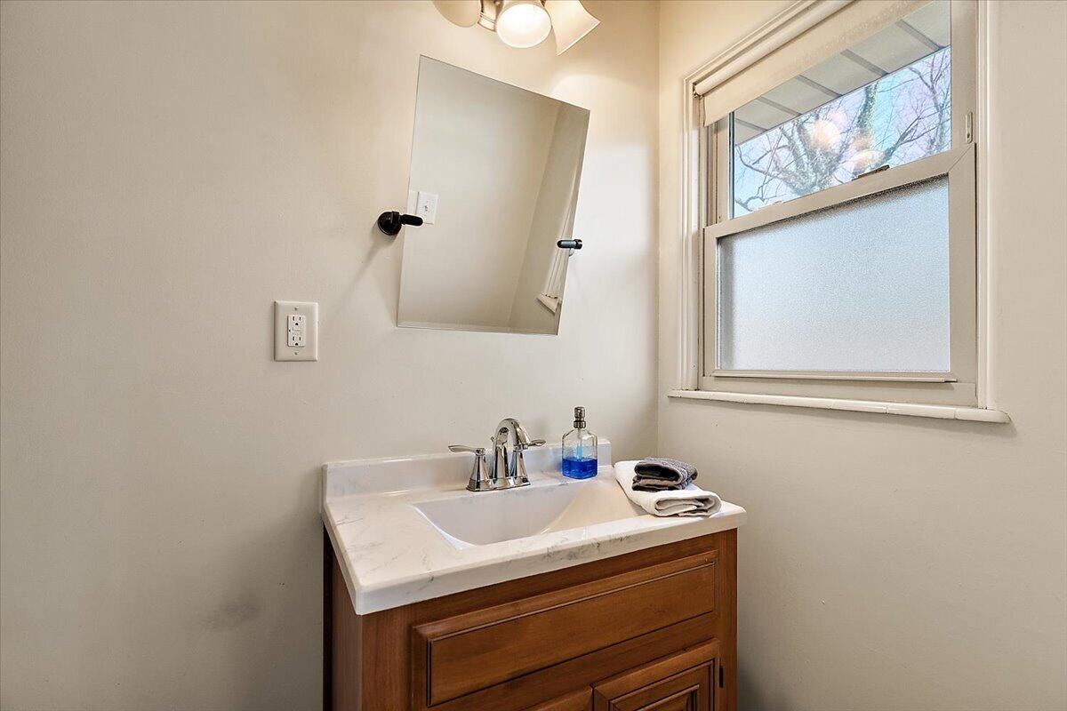 724 Columbia Avenue, Holland, MI, 49423-5152