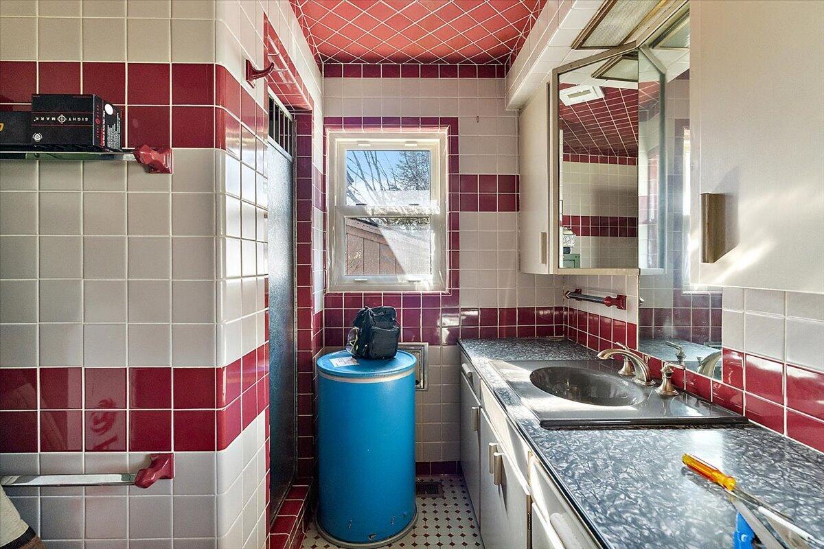 724 Columbia Avenue, Holland, MI, 49423-5152