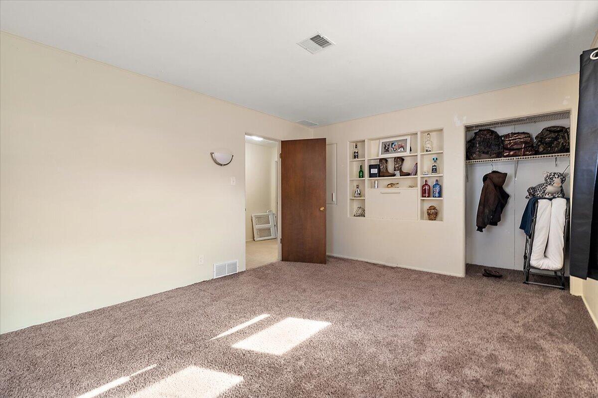 724 Columbia Avenue, Holland, MI, 49423-5152