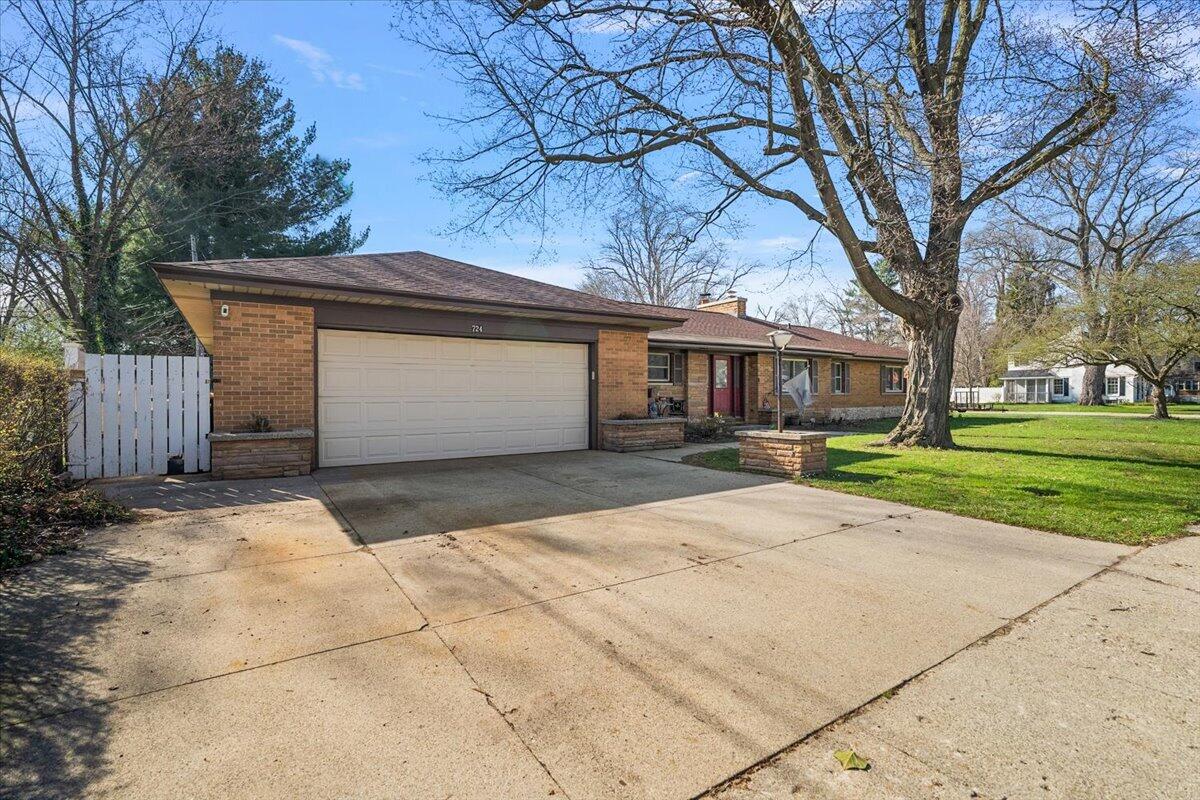 724 Columbia Avenue, Holland, MI, 49423-5152