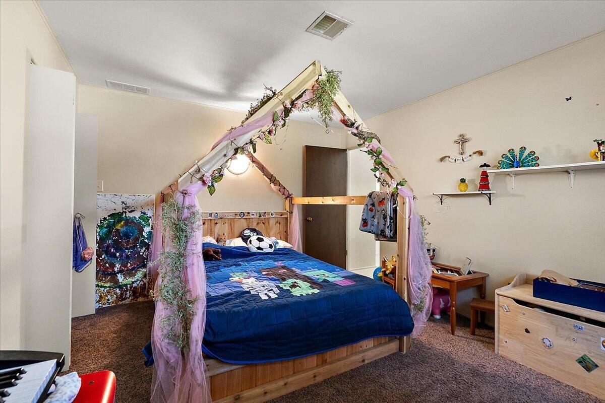 724 Columbia Avenue, Holland, MI, 49423-5152