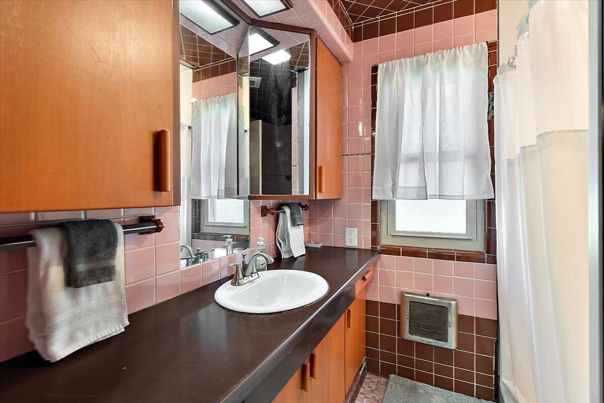 724 Columbia Avenue, Holland, MI, 49423-5152