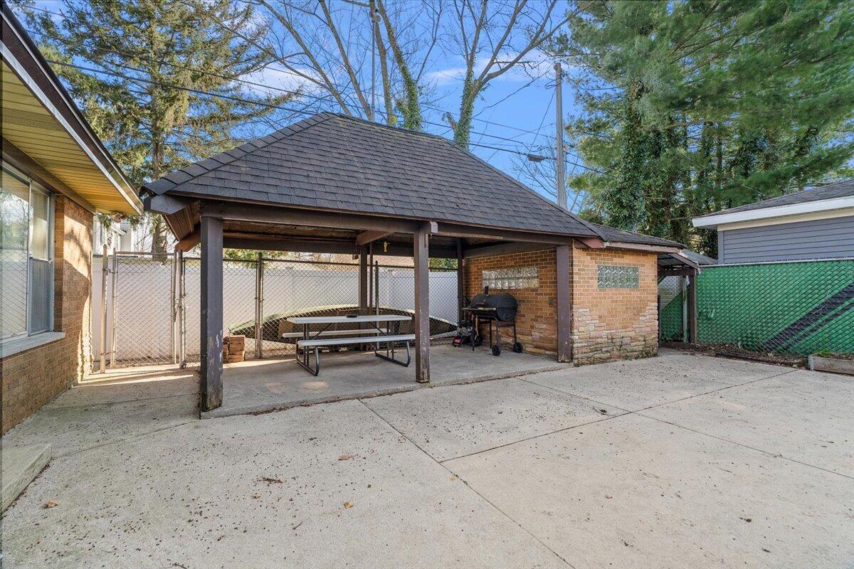 724 Columbia Avenue, Holland, MI, 49423-5152