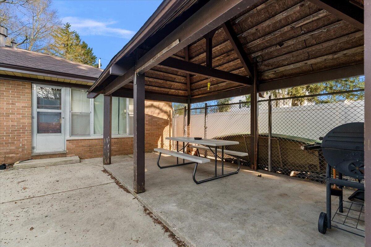 724 Columbia Avenue, Holland, MI, 49423-5152