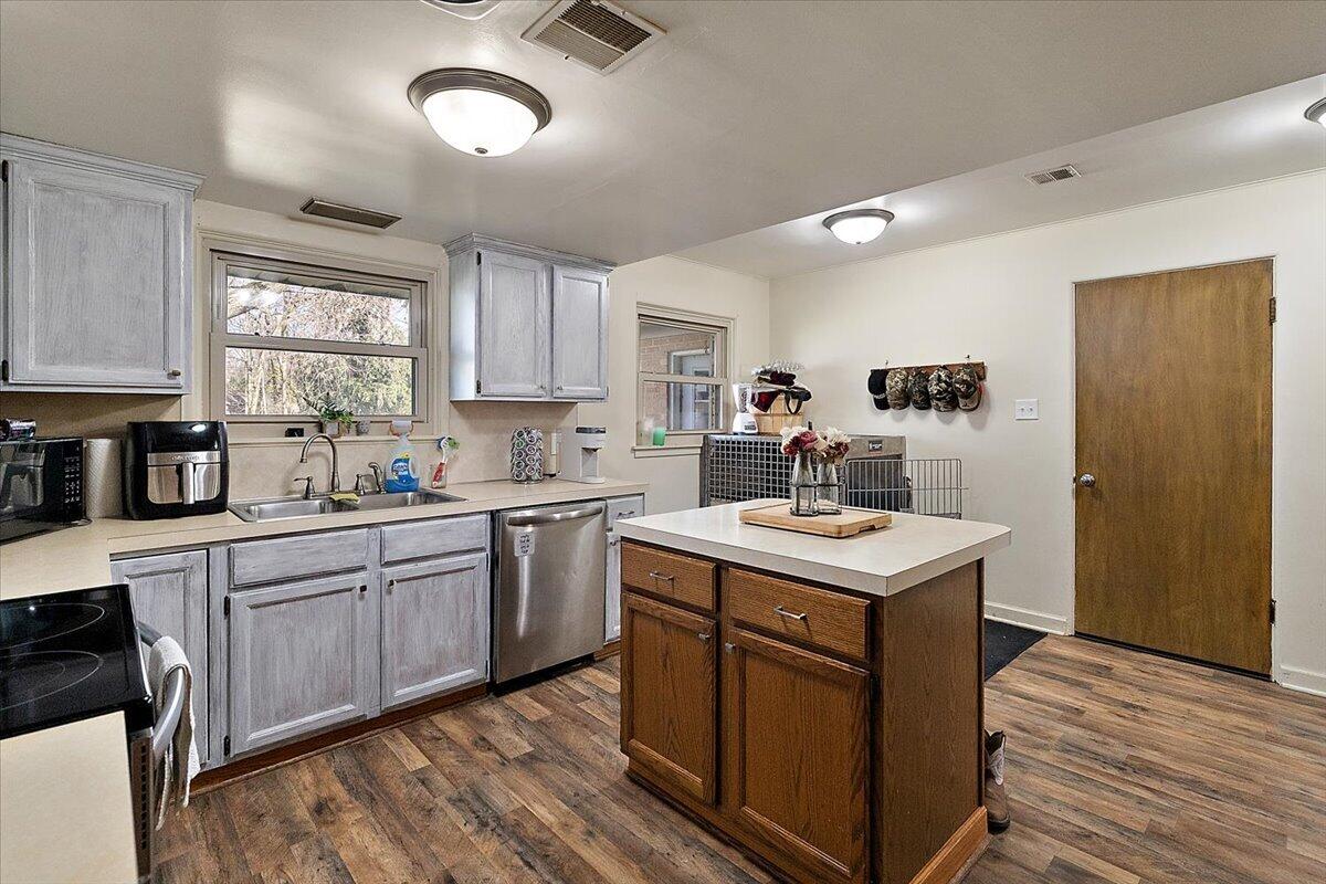 724 Columbia Avenue, Holland, MI, 49423-5152