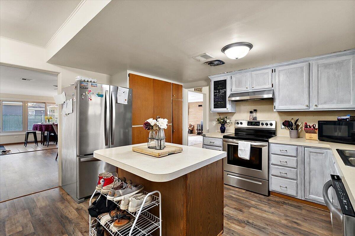 724 Columbia Avenue, Holland, MI, 49423-5152