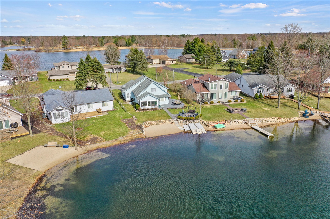 7201 Holiday Drive, Canadian Lakes, MI, 49346-8895