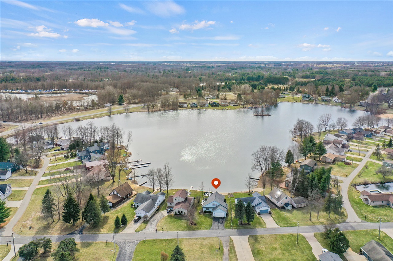 7201 Holiday Drive, Canadian Lakes, MI, 49346-8895