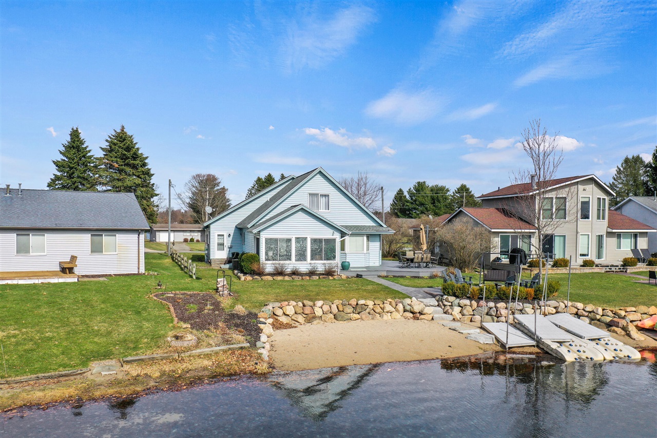 7201 Holiday Drive, Canadian Lakes, MI, 49346-8895