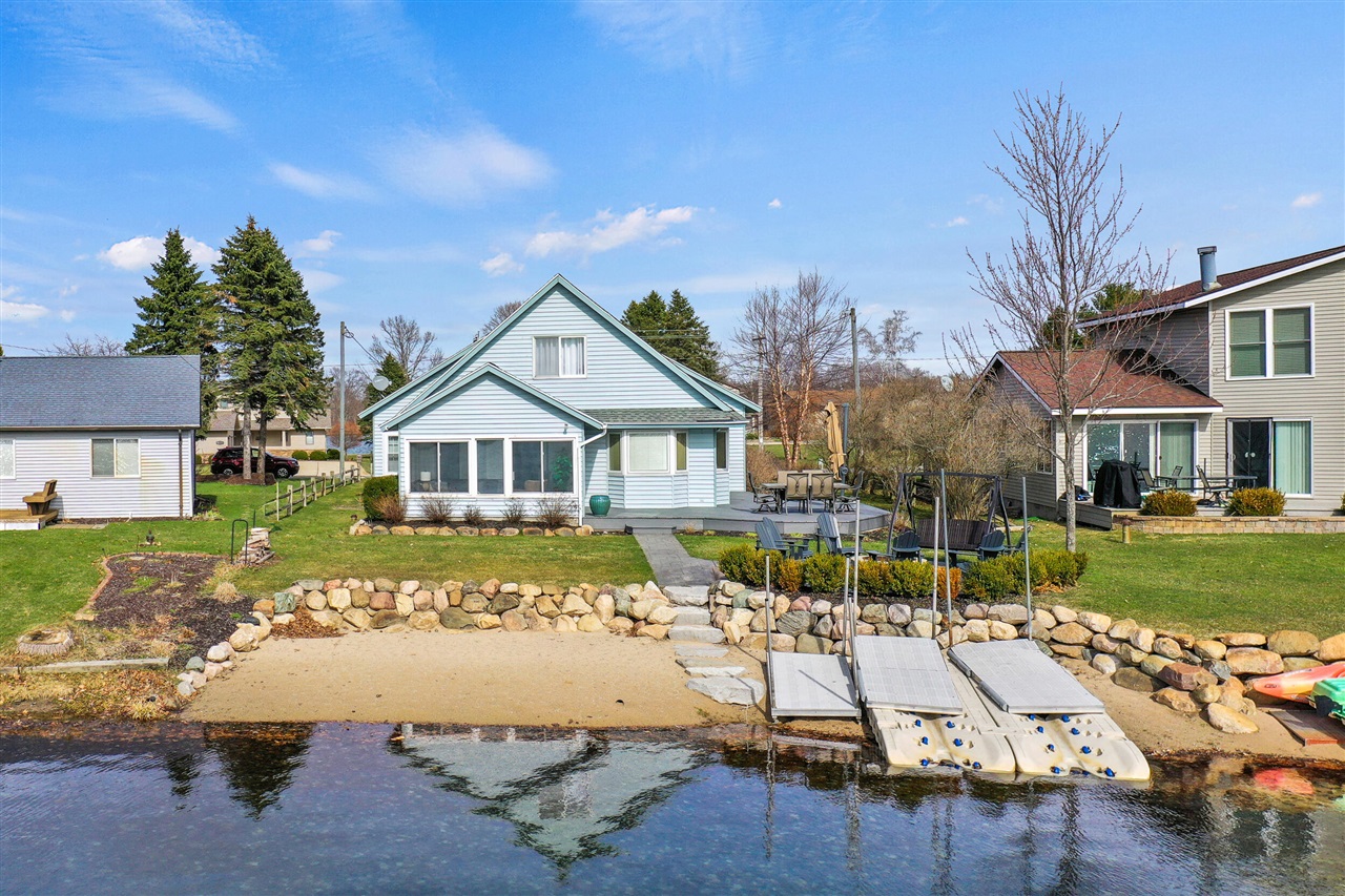 7201 Holiday Drive, Canadian Lakes, MI, 49346-8895
