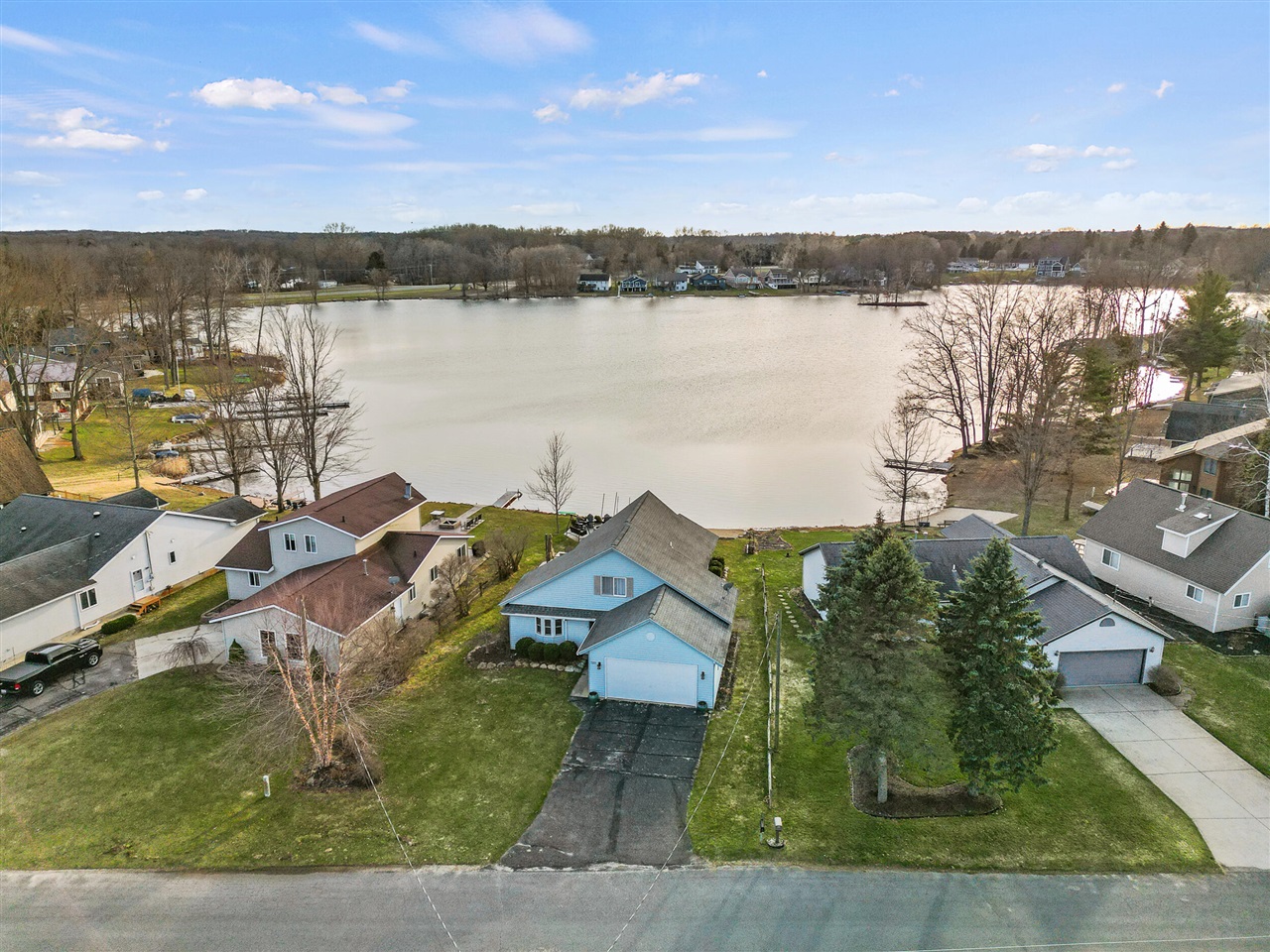 7201 Holiday Drive, Canadian Lakes, MI, 49346-8895