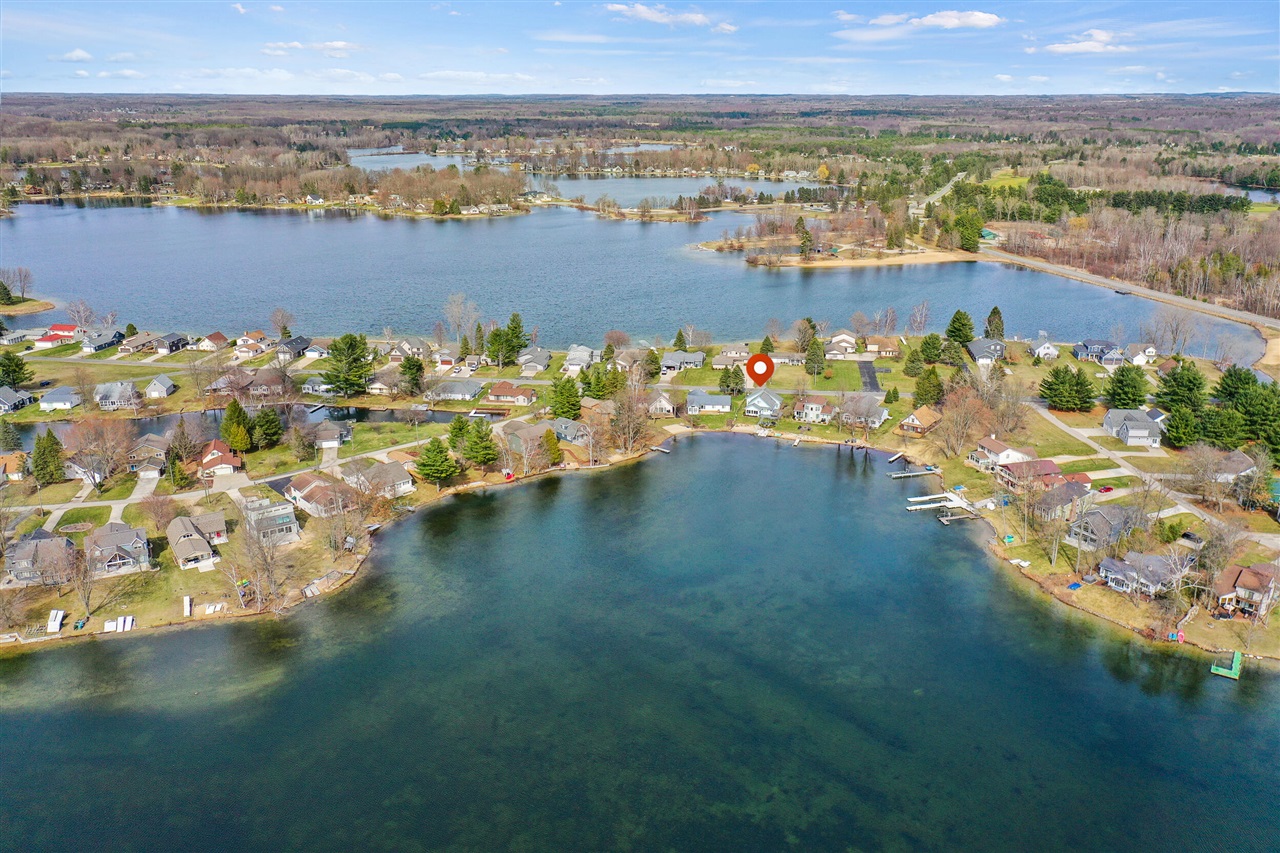 7201 Holiday Drive, Canadian Lakes, MI, 49346-8895
