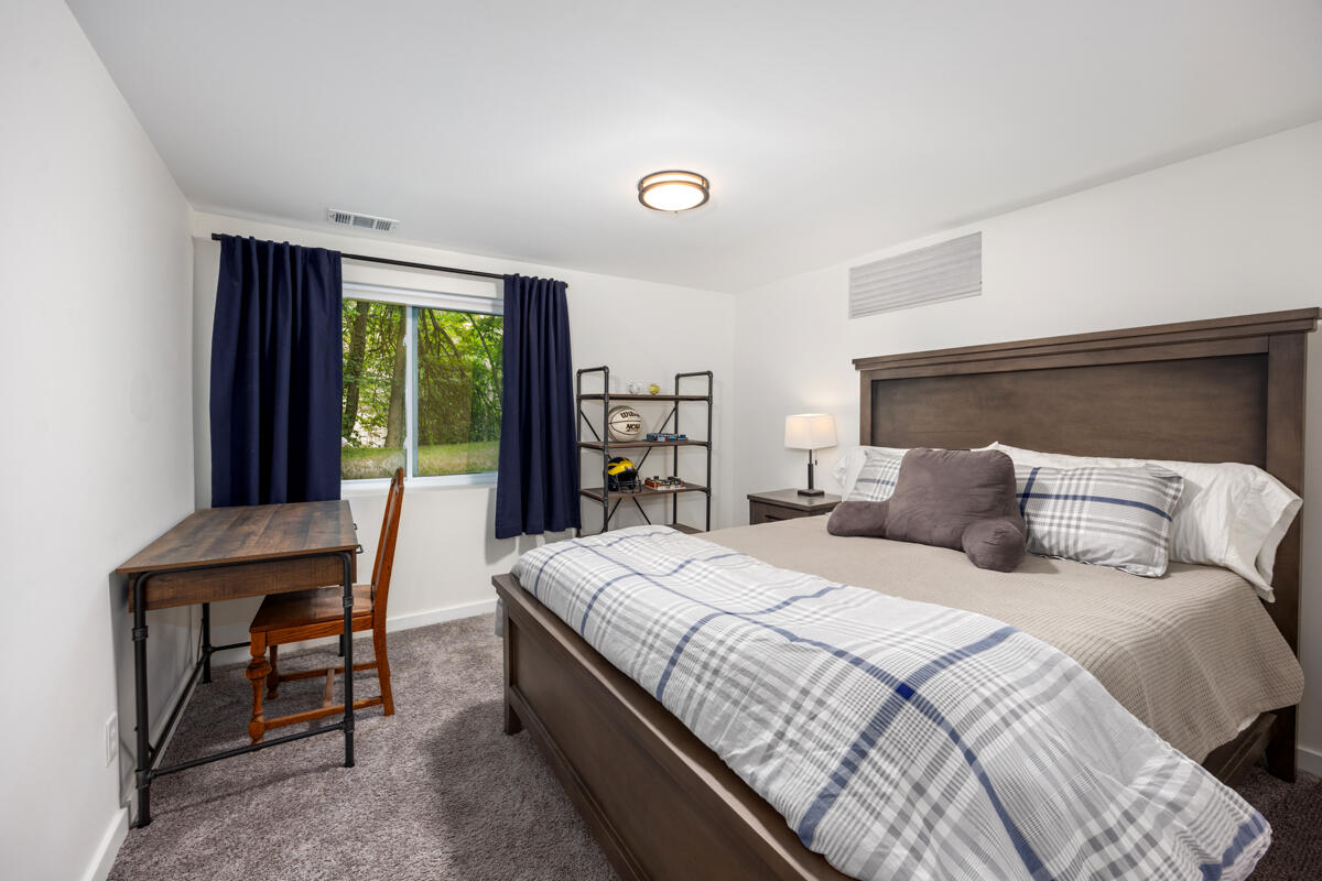 1059 Cumberland Avenue, Lowell, MI, 49331-9819