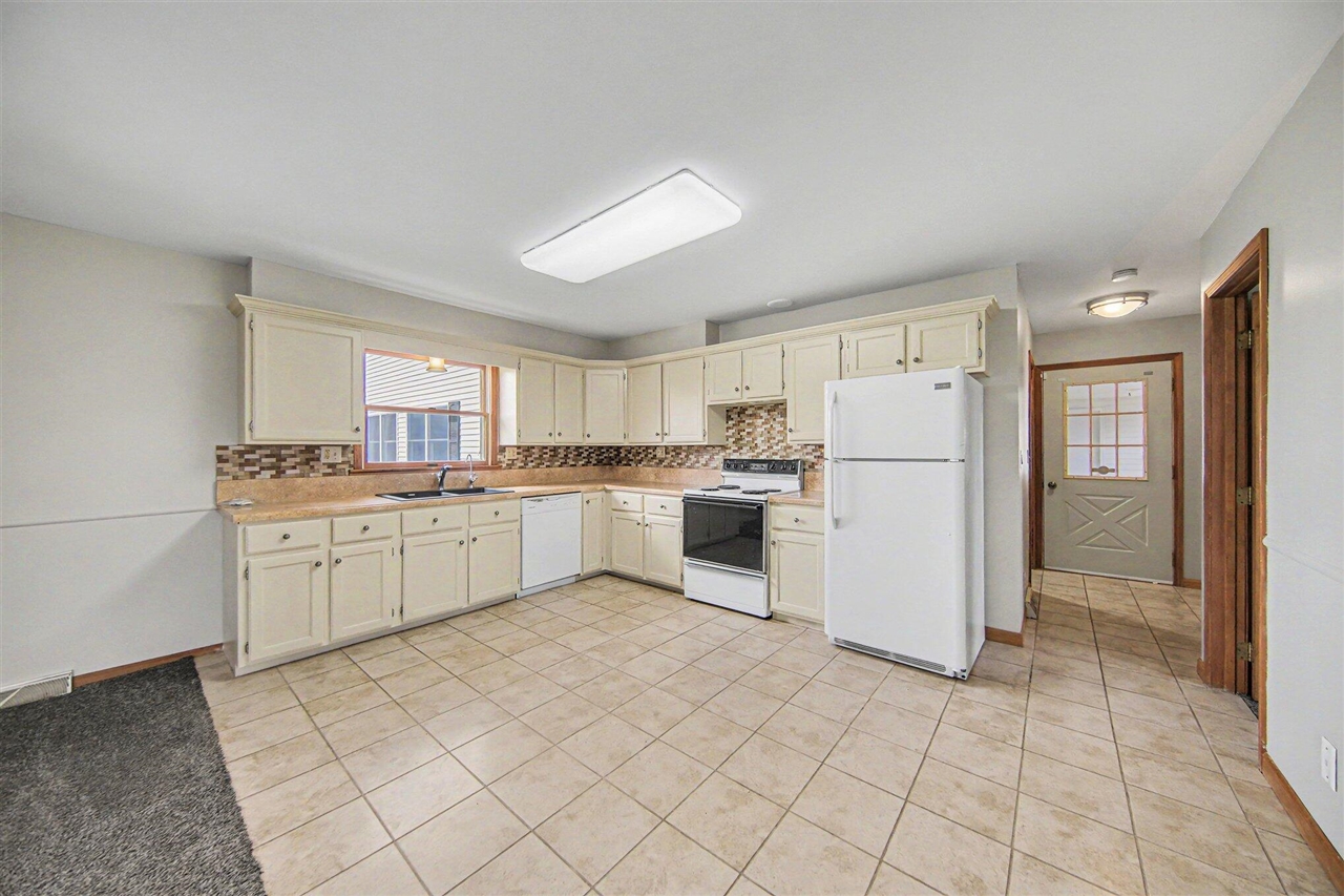 4001 Hoyer Road, Jackson, MI, 49201-8374