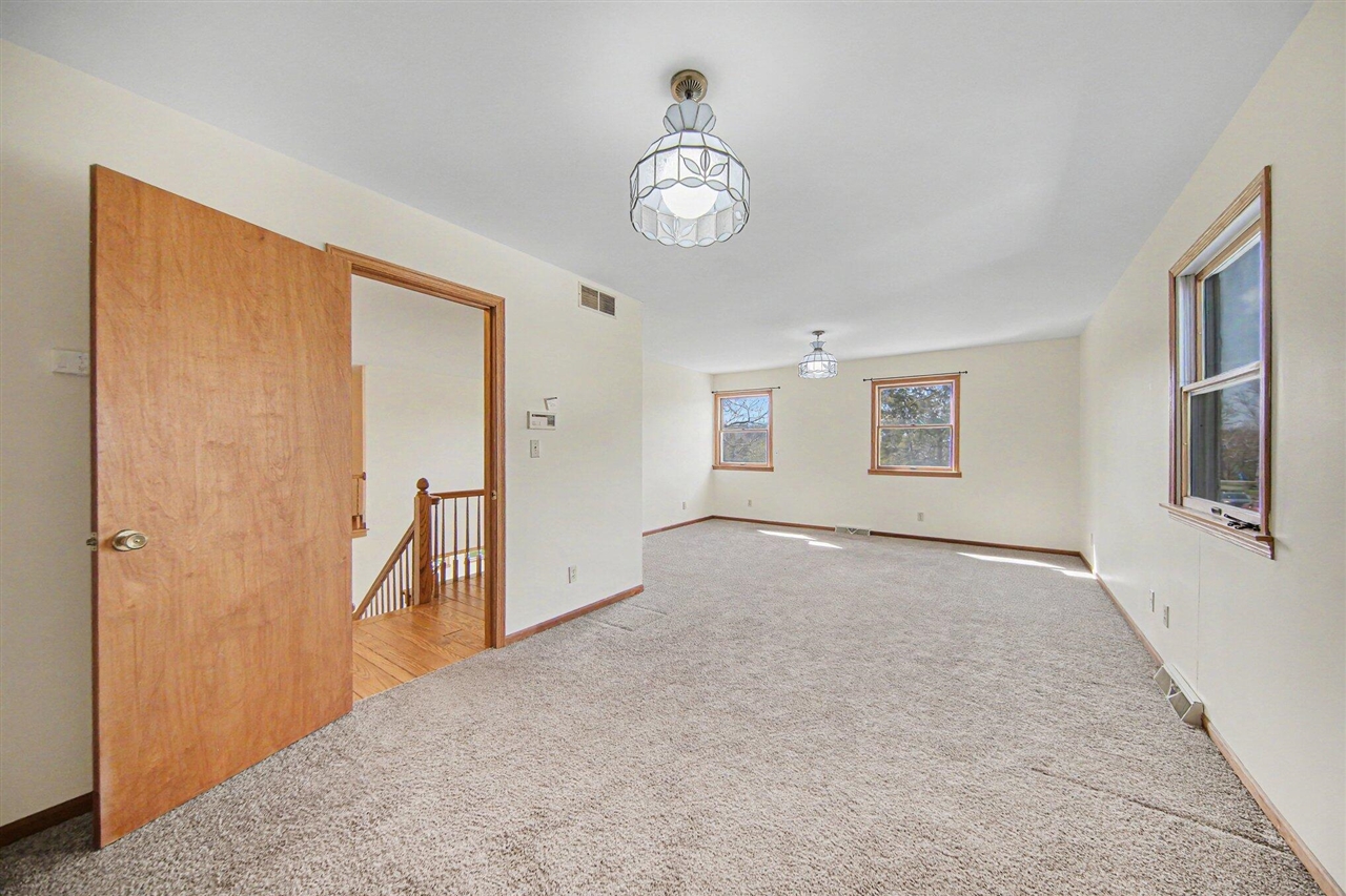 4001 Hoyer Road, Jackson, MI, 49201-8374