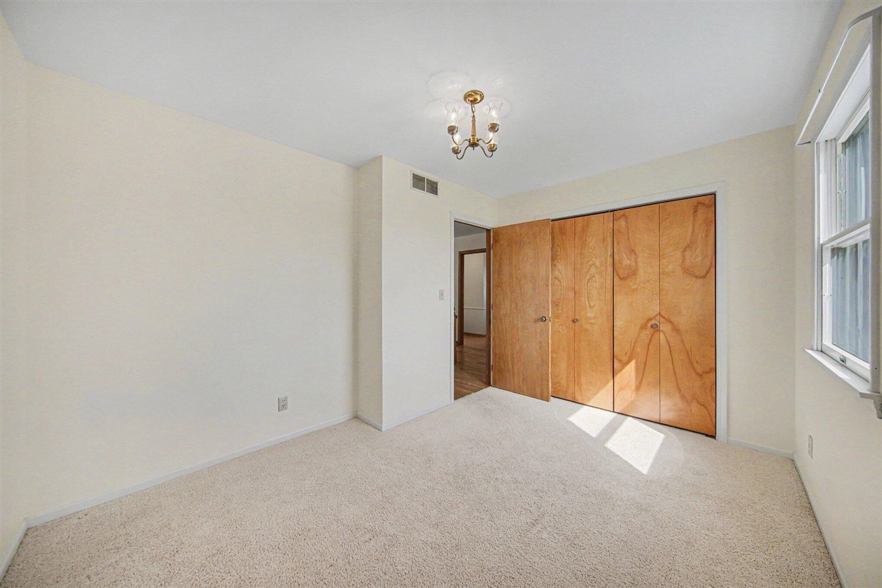 4001 Hoyer Road, Jackson, MI, 49201-8374