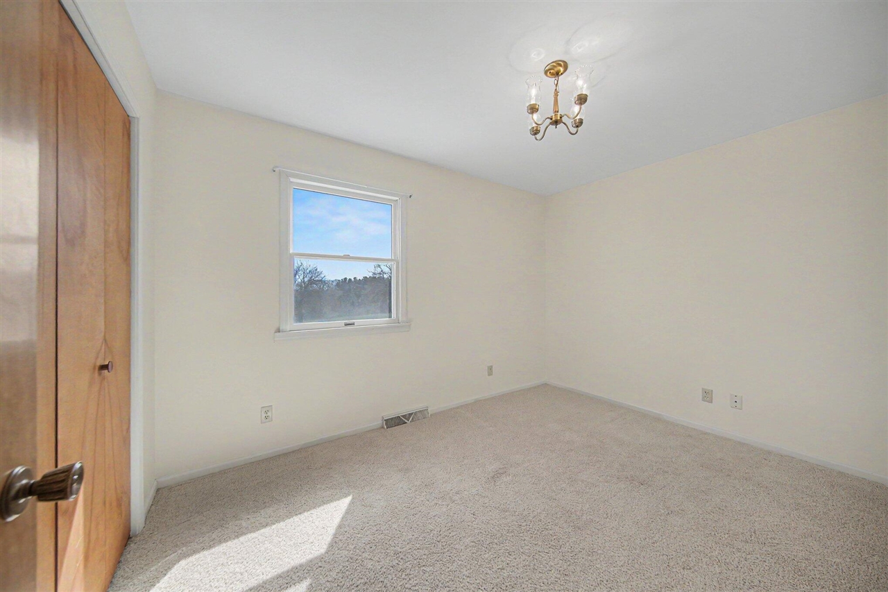 4001 Hoyer Road, Jackson, MI, 49201-8374