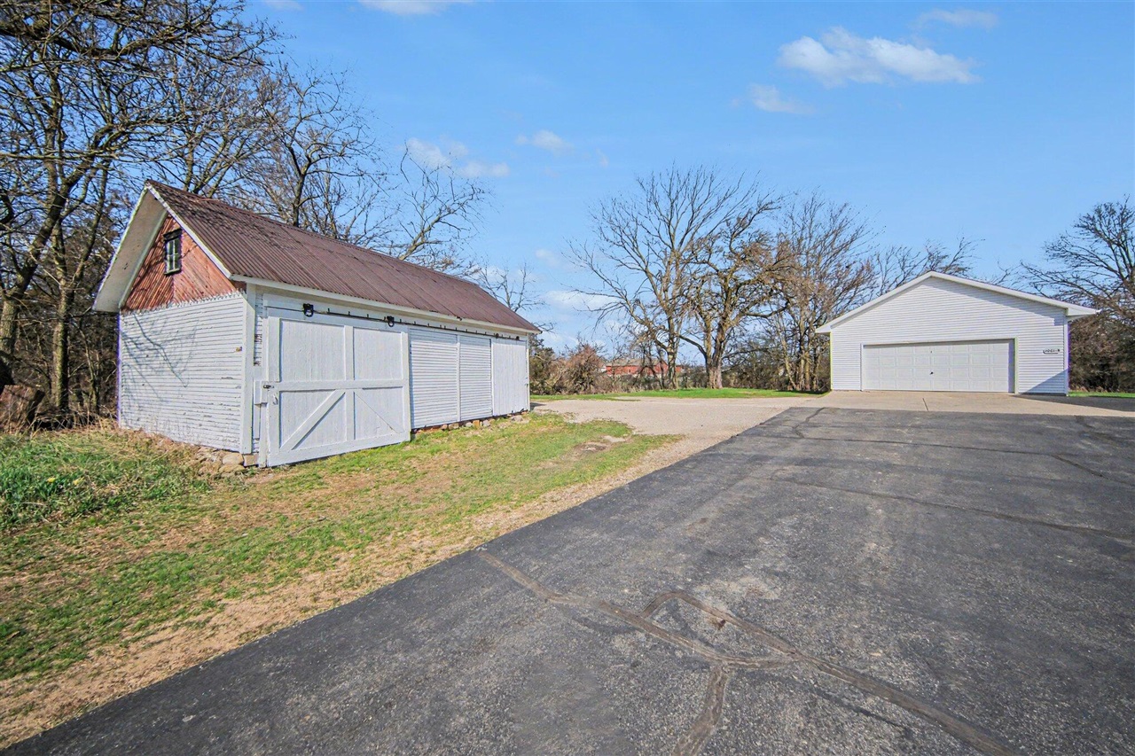 4001 Hoyer Road, Jackson, MI, 49201-8374