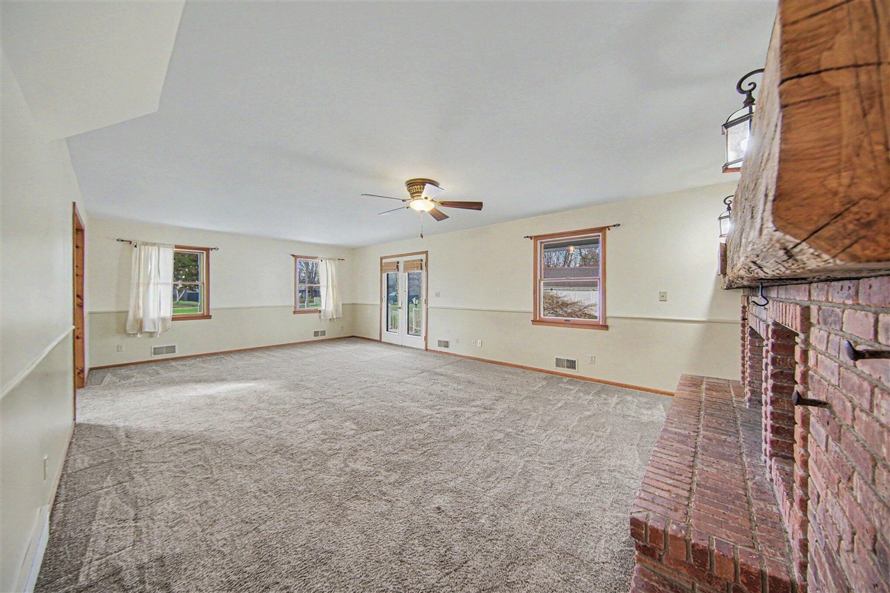 4001 Hoyer Road, Jackson, MI, 49201-8374