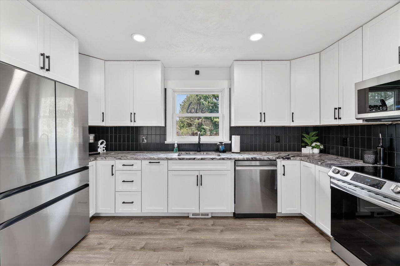 15001 Jimmy Drive, Vicksburg, MI, 49097-9741