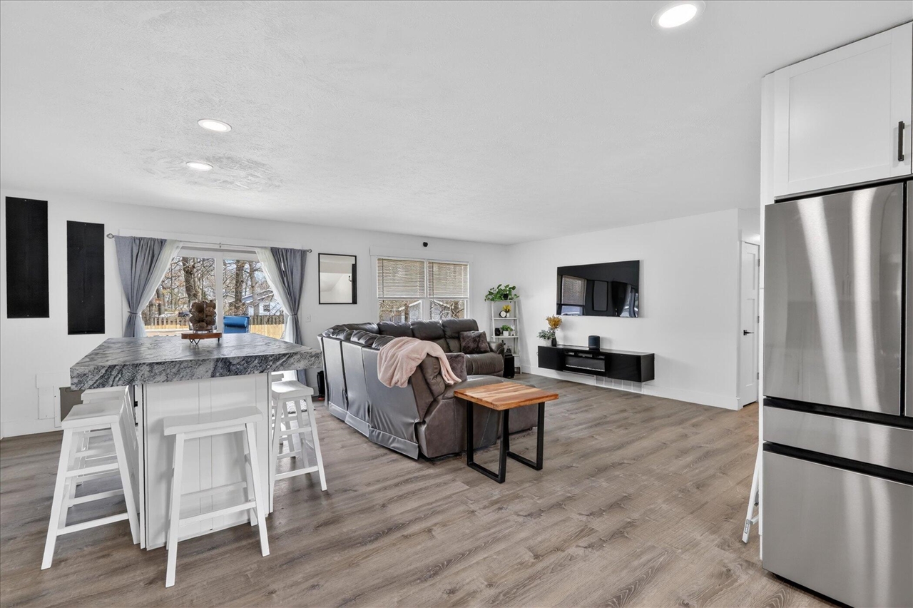 15001 Jimmy Drive, Vicksburg, MI, 49097-9741