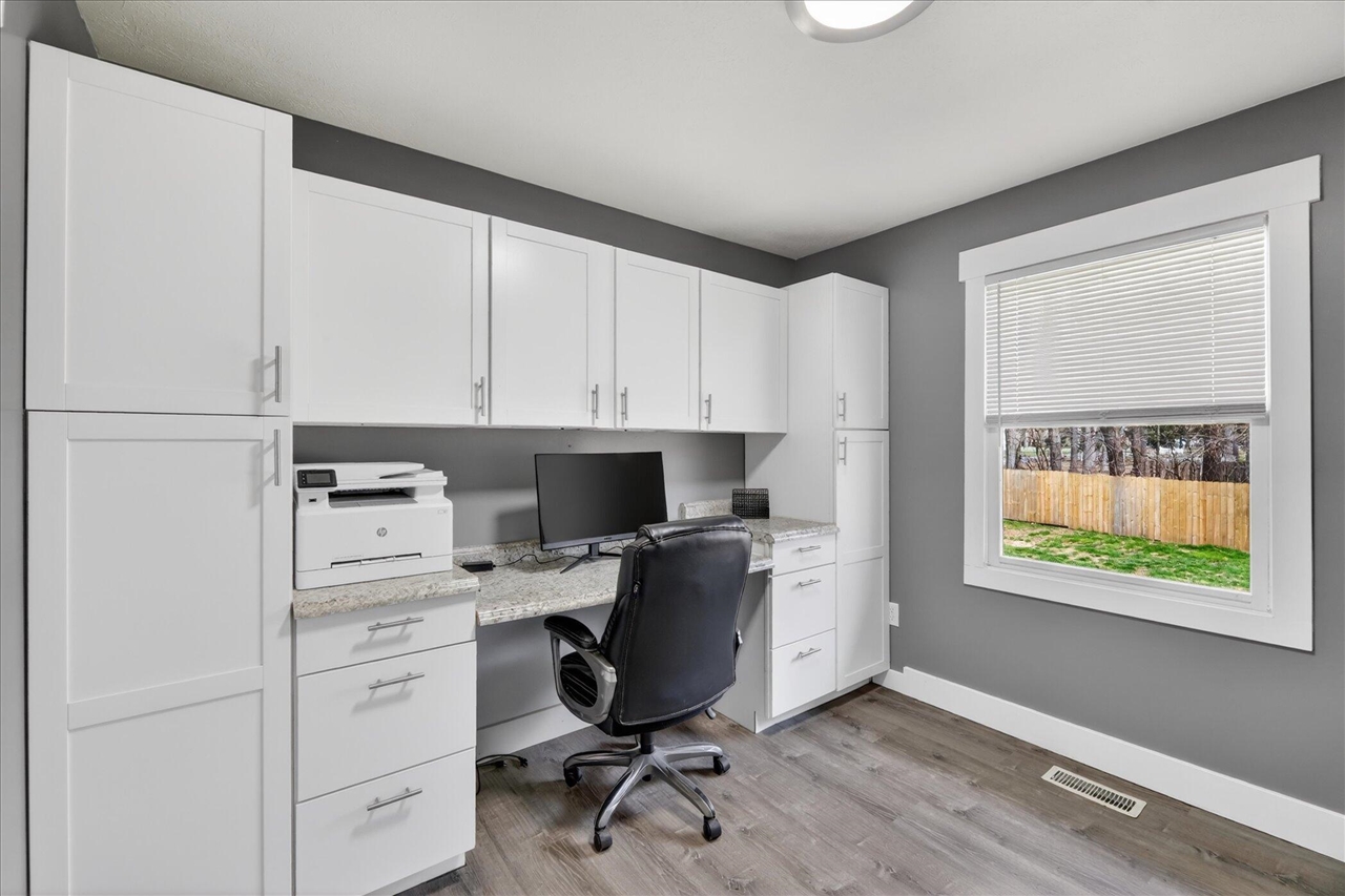 15001 Jimmy Drive, Vicksburg, MI, 49097-9741