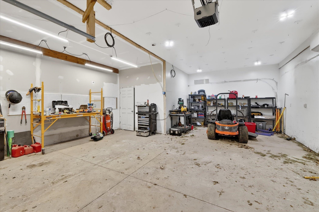 15001 Jimmy Drive, Vicksburg, MI, 49097-9741