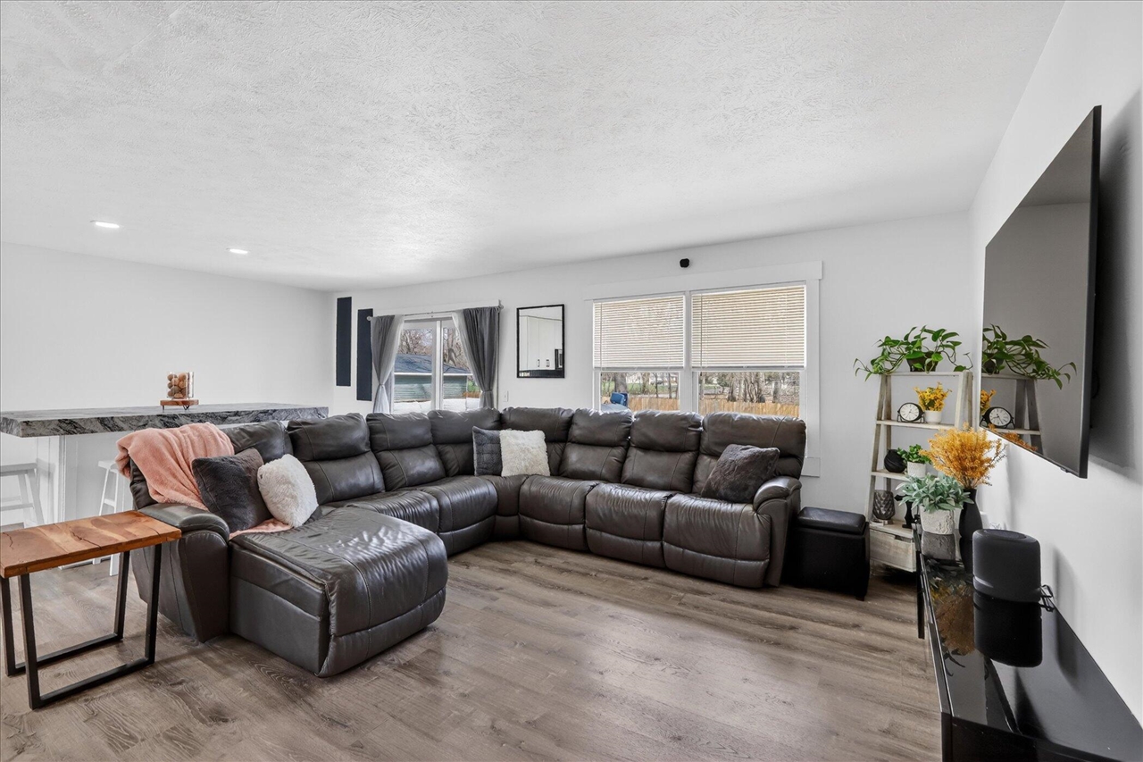 15001 Jimmy Drive, Vicksburg, MI, 49097-9741