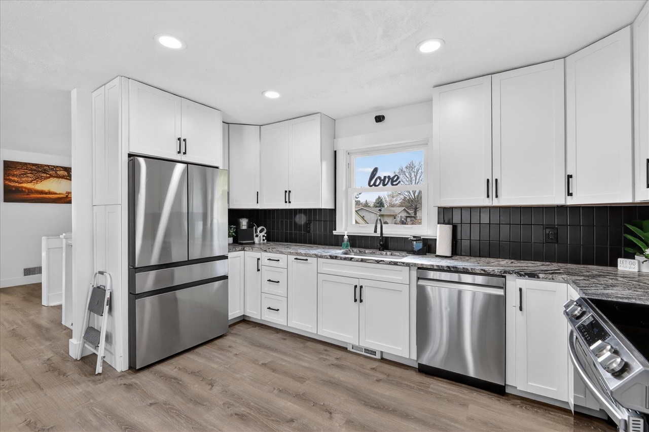 15001 Jimmy Drive, Vicksburg, MI, 49097-9741