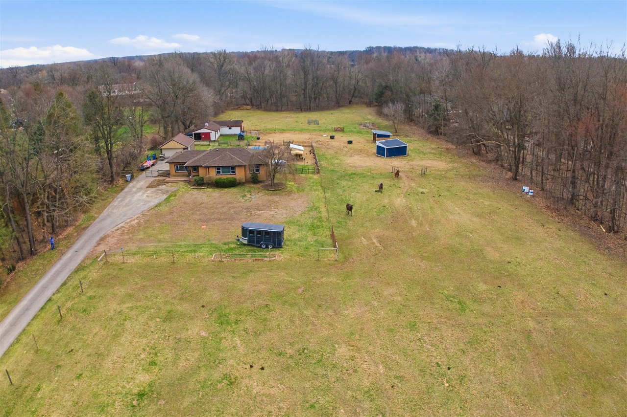 58765 Travis Road, New Hudson, MI, 48165-9578