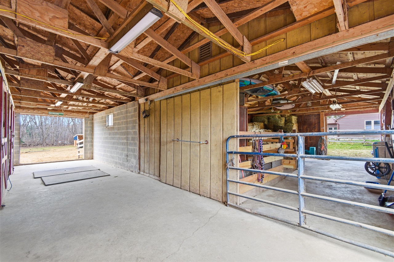 58765 Travis Road, New Hudson, MI, 48165-9578