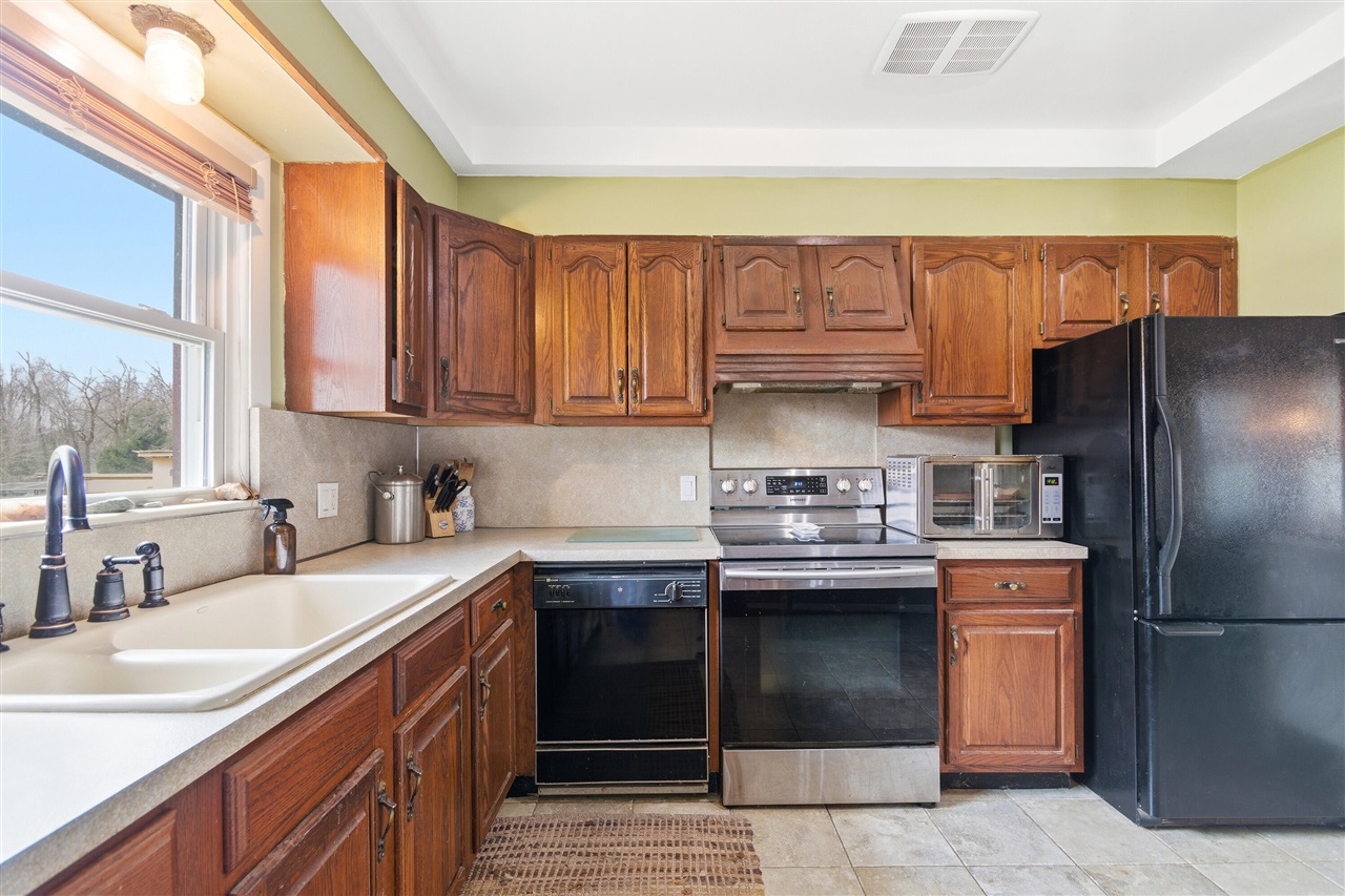 58765 Travis Road, New Hudson, MI, 48165-9578