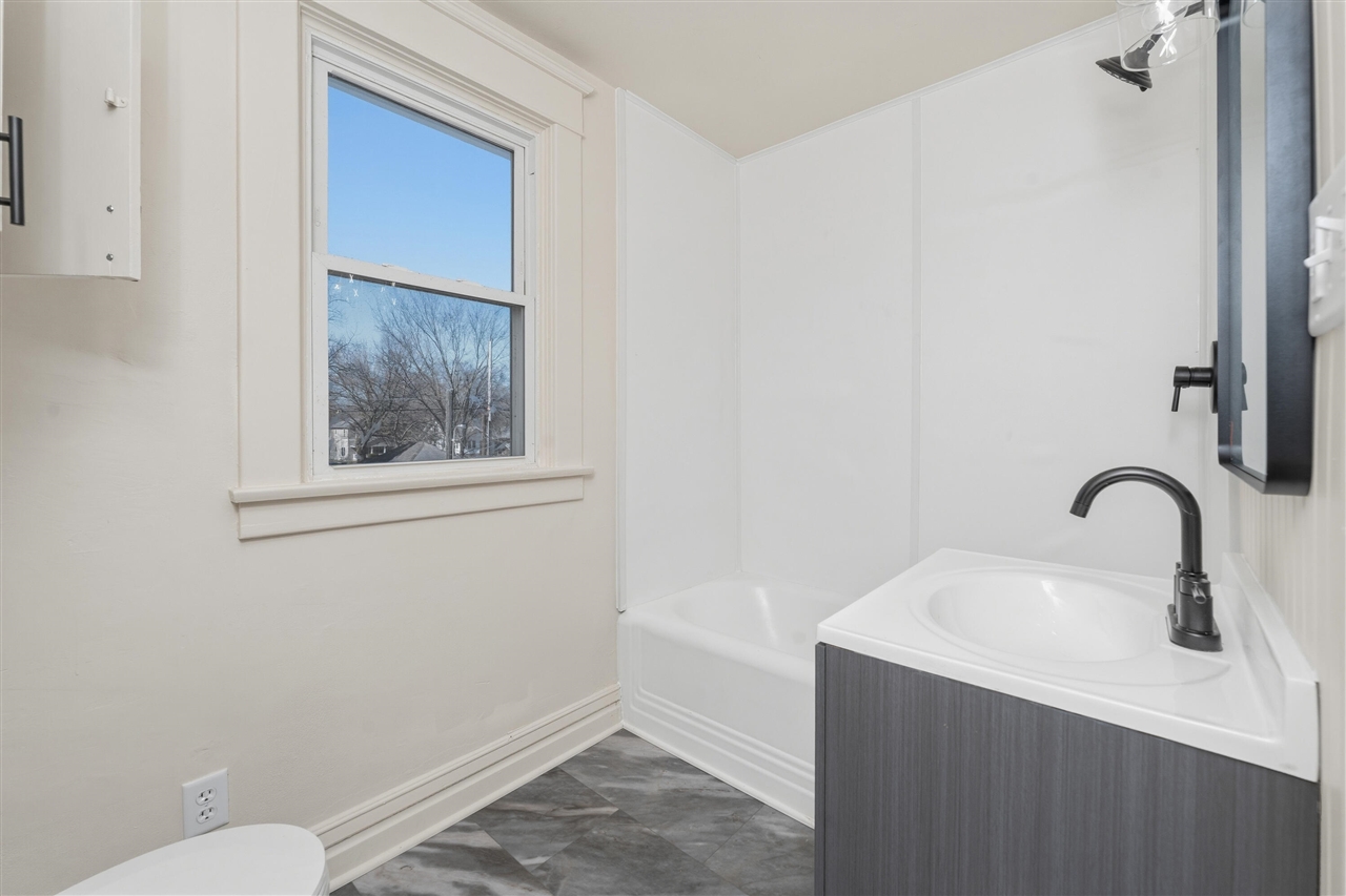 758 Pearl Street, Benton Harbor, MI, 49022-4984