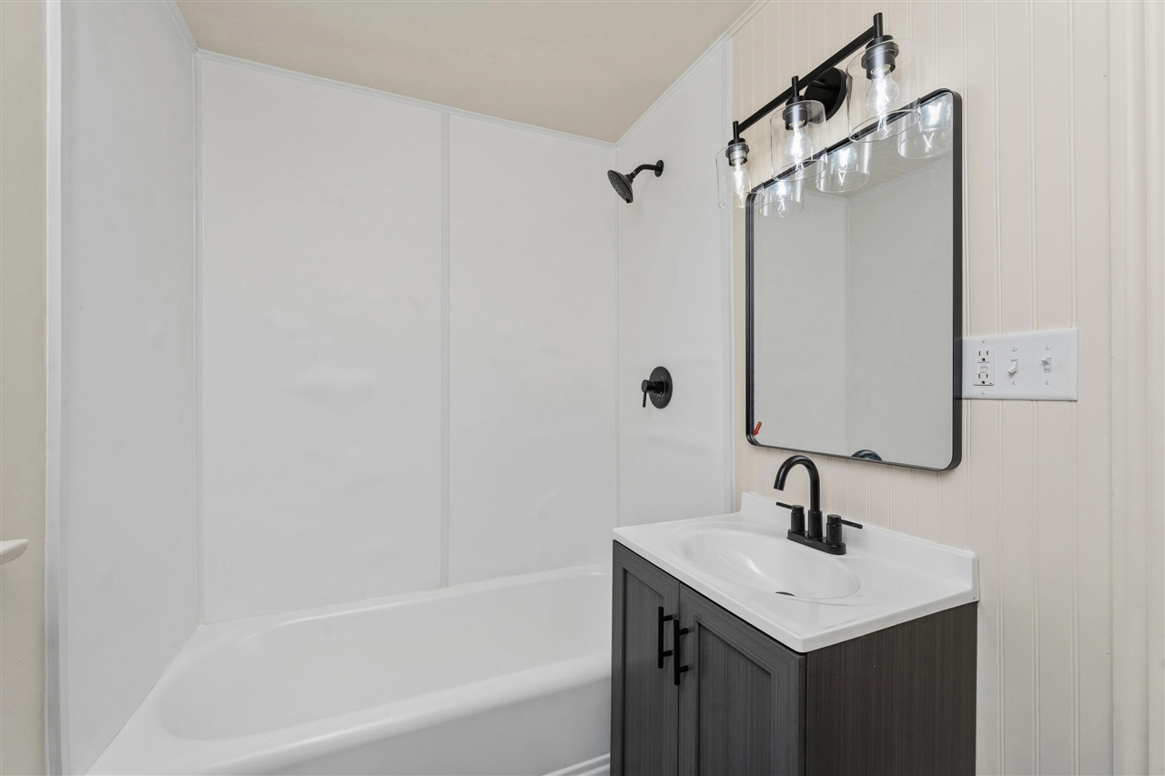 758 Pearl Street, Benton Harbor, MI, 49022-4984