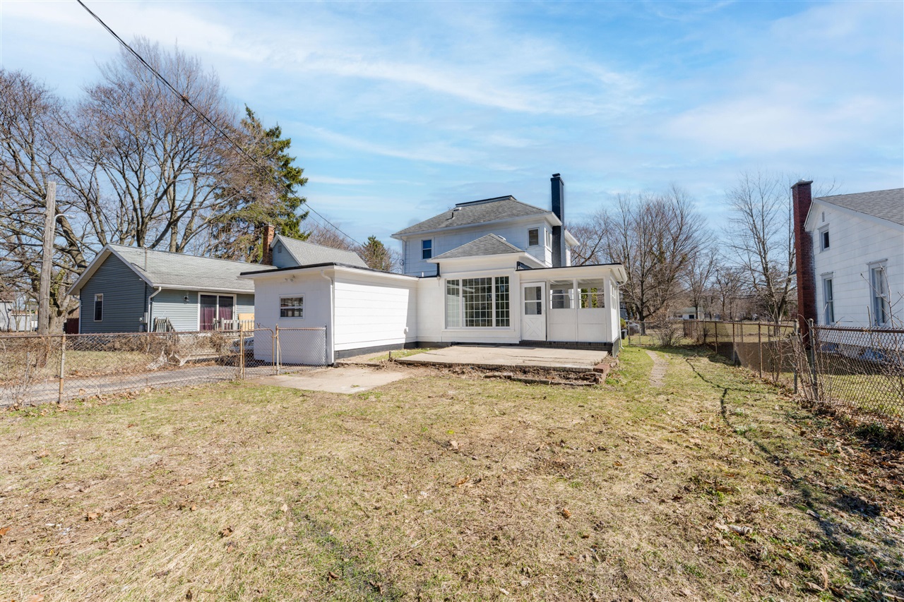 758 Pearl Street, Benton Harbor, MI, 49022-4984