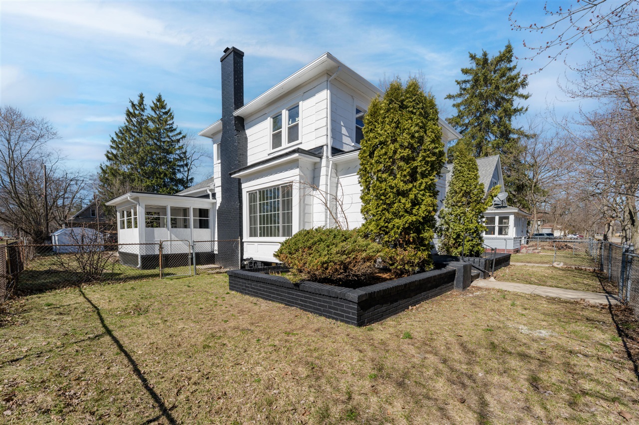 758 Pearl Street, Benton Harbor, MI, 49022-4984